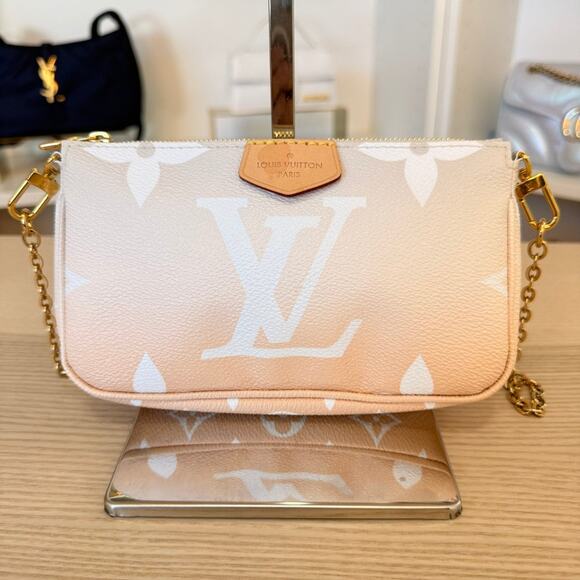 Louis Vuitton Monogram Giant By The Pool Multi Pochette Accessories Brume Small - Picture 2 of 11